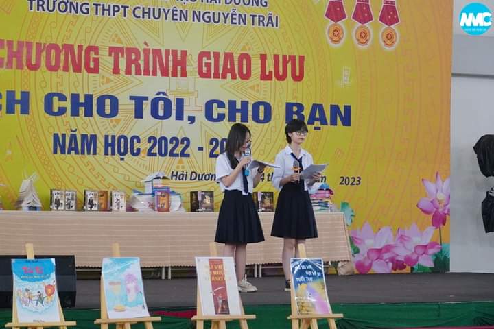 Ngày hội sách tại Chuyên Nguyễn Trãi - "Sách cho tôi, cho bạn"
